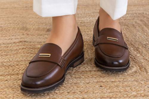 Wiosenne stylizacje z mokasynami damskimi – inspiracje i wskazówki