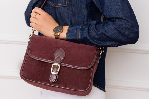 Jakie buty pasują do bordowej torebki? Sprawdzone połączenia kolorystyczne