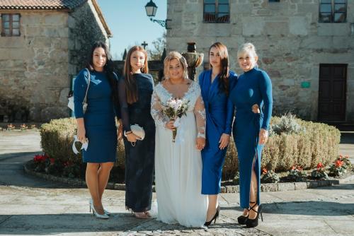 Jakie buty pasują do sukienki w kolorze chabrowym? Tworzymy idealne stylizacje