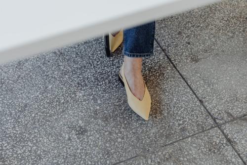 Jakie buty wybrać do klasycznych rurek? 6 propozycji, które zawsze się sprawdzą