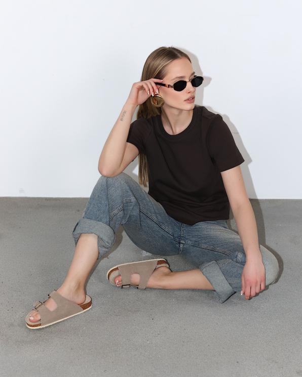 Jasnobrązowe klapki damskie ze skóry zamszowej 105-033101-BRĄZ