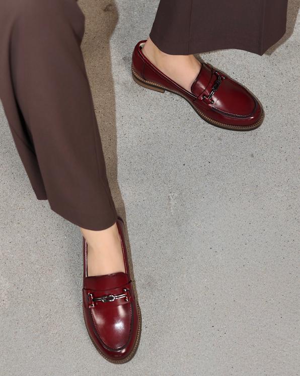 Bordowe mokasyny damskie ze skóry licowej 105-23181-BORDO