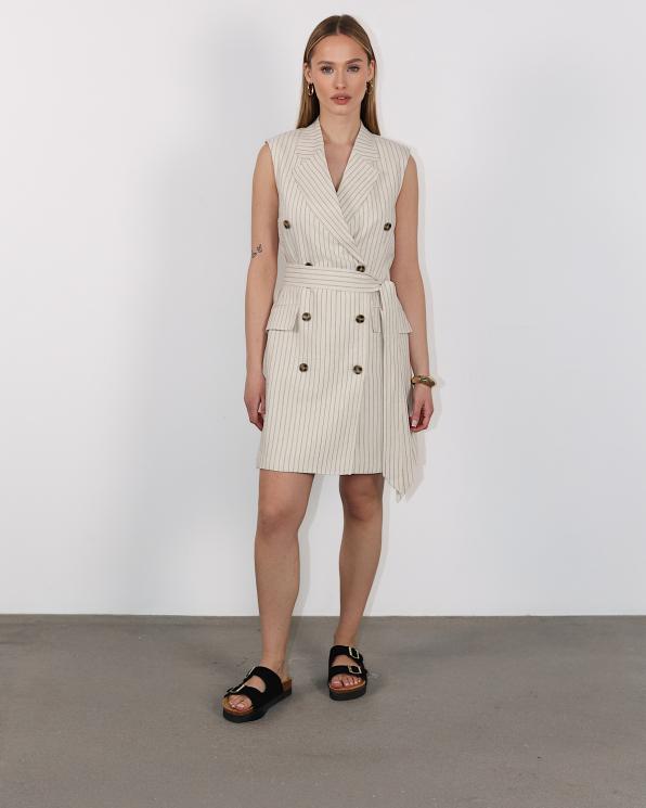 Czarne klapki damskie ze skóry zamszowej na platformie 105-756201-CZAR