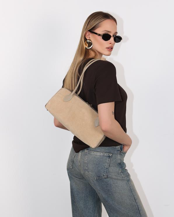 Beżowa torebka damska typu bagietka zamszowa na ramię 107-23-BEŻ