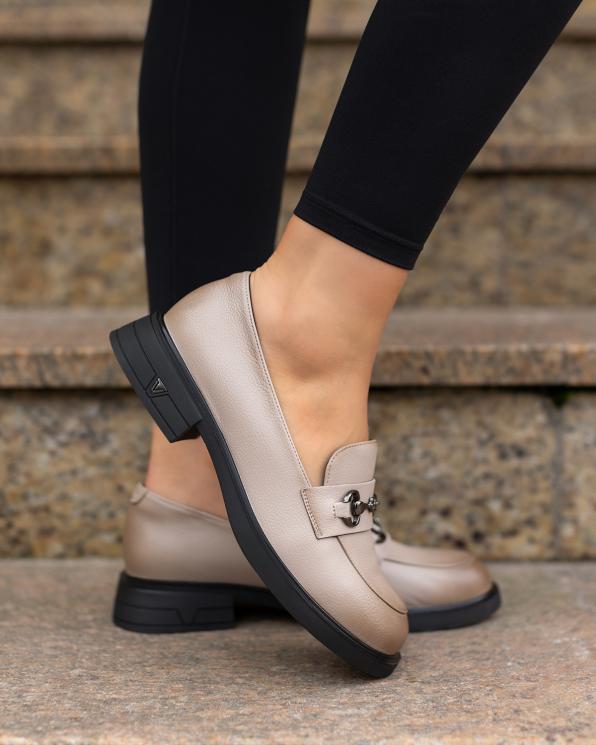 Beżowe mokasyny damskie z naturalnej skóry licowej 105-85993-BEŻ