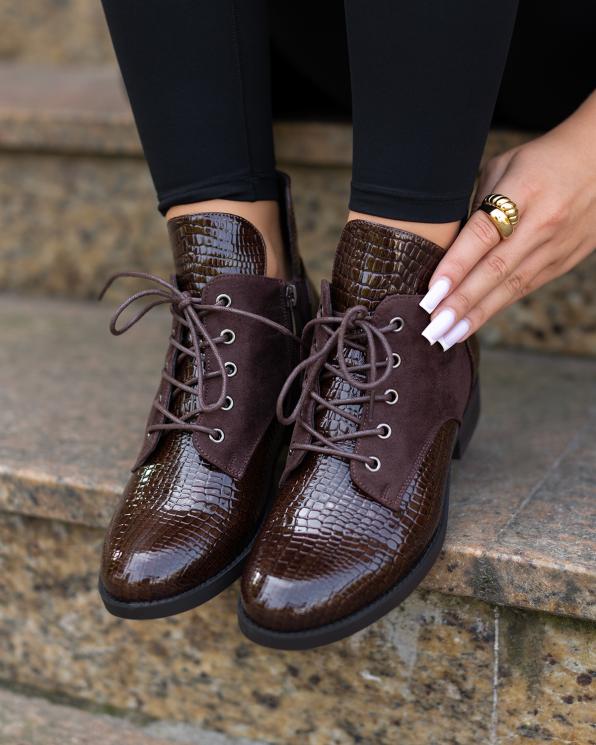 Brązowe botki sznurowane ze skóry ekologicznej na obcasie 105-77461-BRĄZ