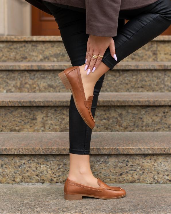 Brązowe mokasyny damskie skórzane na niskim obcasie 102-890-RUDY