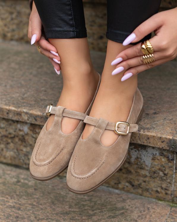 Beżowe półbuty damskie zamszowe z wycięciami 102-580-VIZON