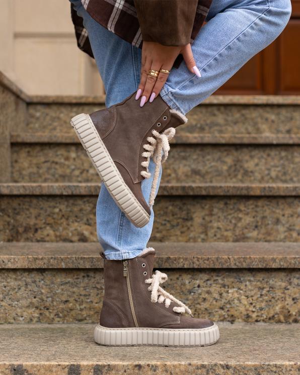 Brązowe botki damskie sznurowane ze skóry welurowej 043-986-brąz