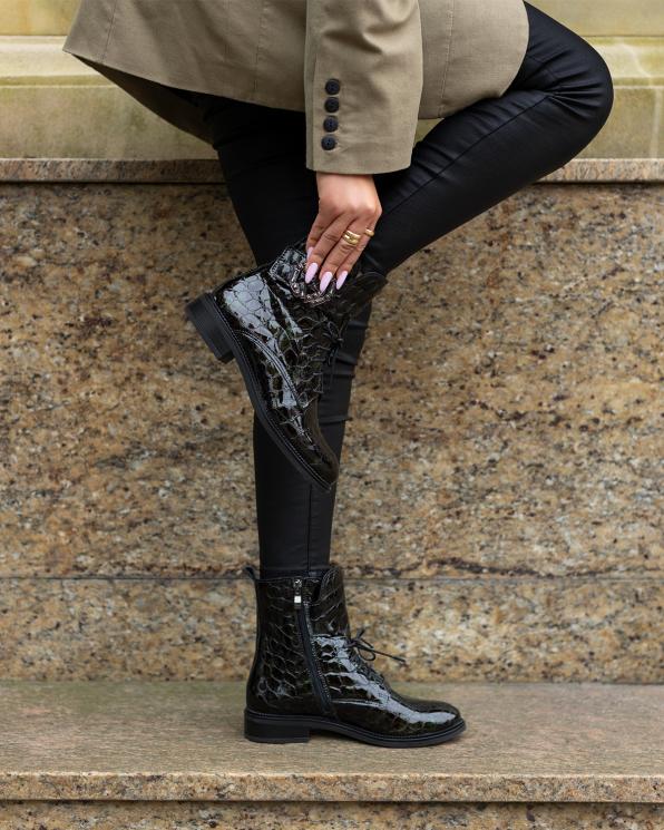 Ciemnozielone botki damskie sznurowane ze skóry lakierowanej 043-345-ZIELONY