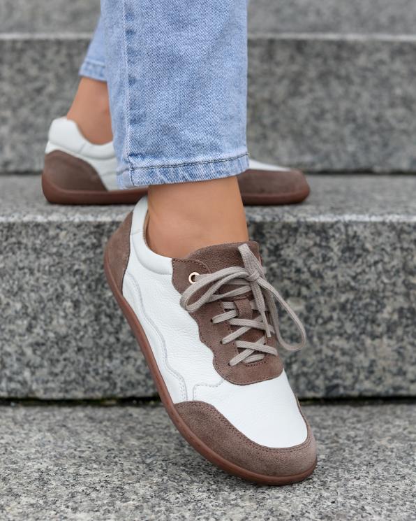 Biało-brązowe półbuty damskie barefoot ze skóry naturalnej 162-31019-LATTE