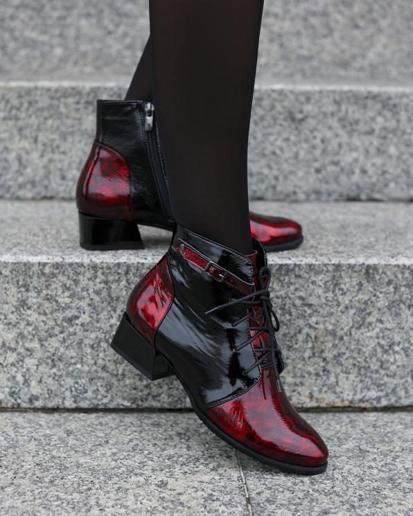 Bordowo-czarne trzewiki damskie lakierowane na klocku 119-6821-CZA-BOR