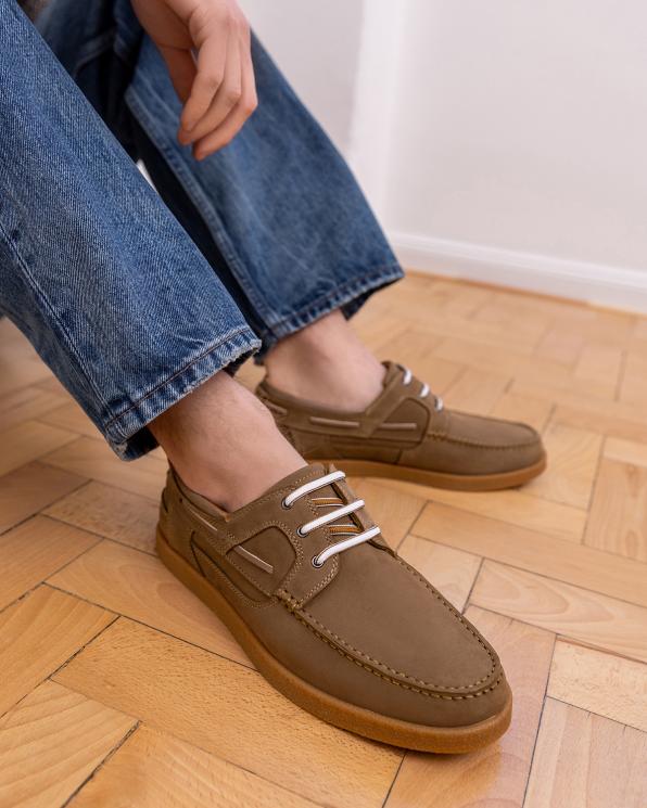 Ciemnobeżowe półbuty męskie żeglarskie ze skóry nubukowej 151-6152-1-TAUPE