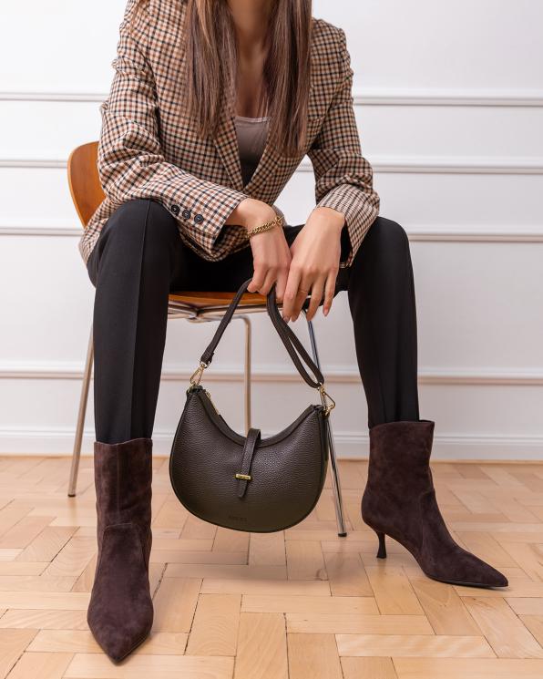 Czekoladowa mała torebka hobo skórzana z klamrą 154-6156-CZEKOLADA