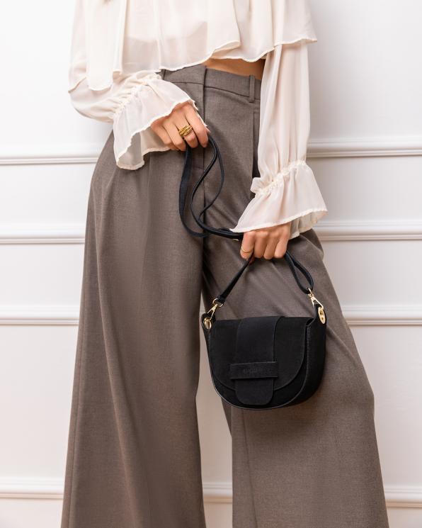 Czarna mała torebka ze skóry naturalnej z klapką 154-2175-CZARNY