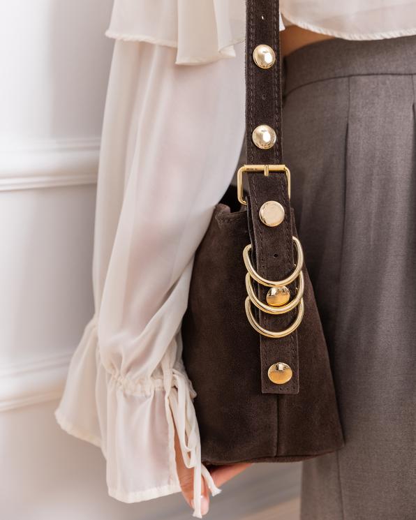 Czekoladowa mała torebka damska zamszowa z nitami 154-2866-CZEKOLADA