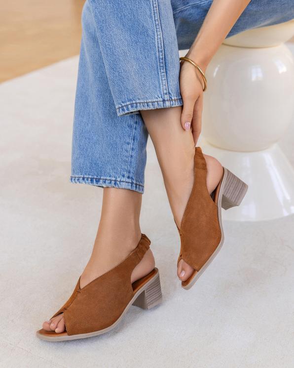 Rude sandały damskie ze skóry zamszowej z gumką 145-3018-RUDY