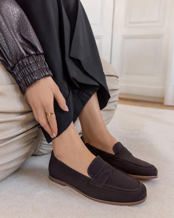 Czekoladowe mokasyny damskie ze skóry zamszowej 105-22181-BRĄZ