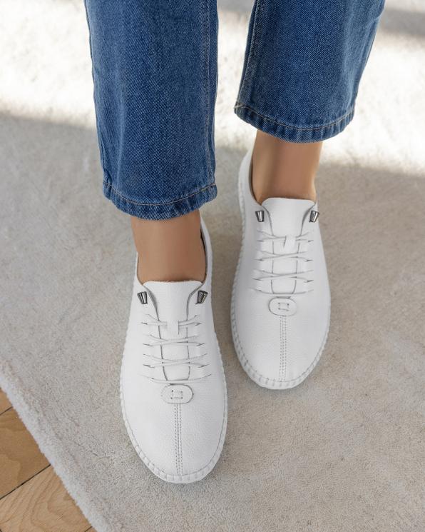 Białe półbuty damskie sznurowane ze skóry licowej 165-45152-BIAŁY