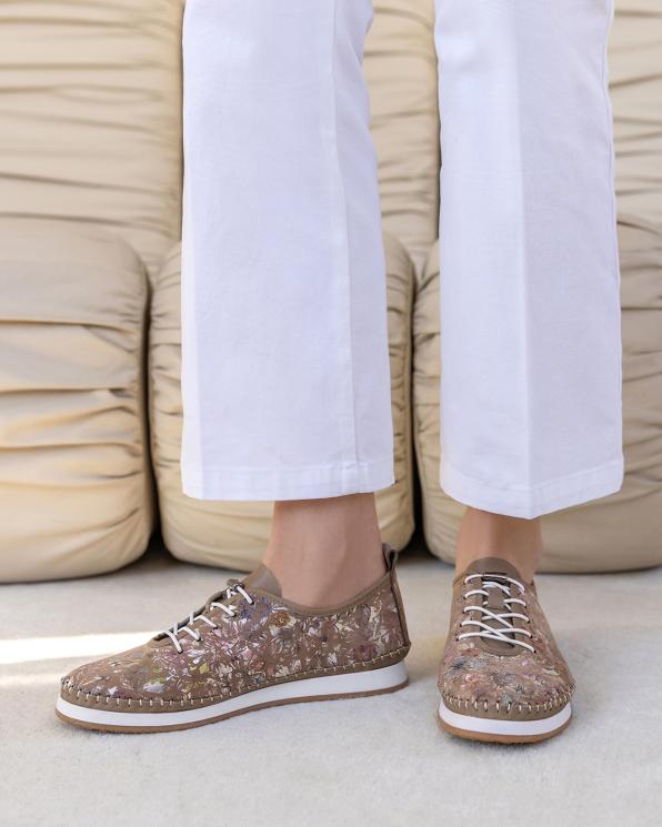 Ciemnobeżowe półbuty damskie skórzane z motywem kwiatowym 165-38152-VIS-KW