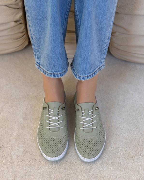 Pistacjowe półbuty damskie skórzane z perforacjami 165-0081-ZIELONY