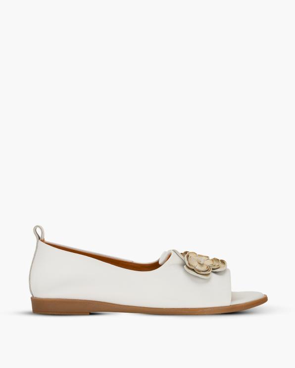 Białe baleriny damskie skórzane open toe z kwiatem 139-25491-BIAŁY