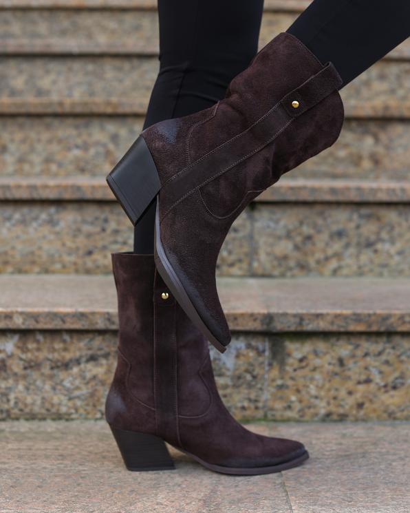 Czekoladowe kowbojki damskie ze skóry welurowej na klocku 058-4708-CZEKOLA