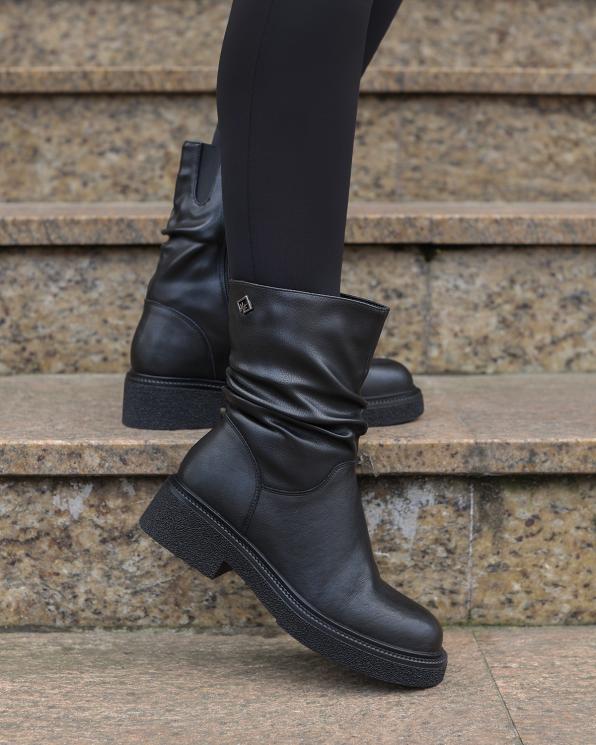 Czarne botki damskie skórzane z marszczoną cholewką 139-61306-czarny