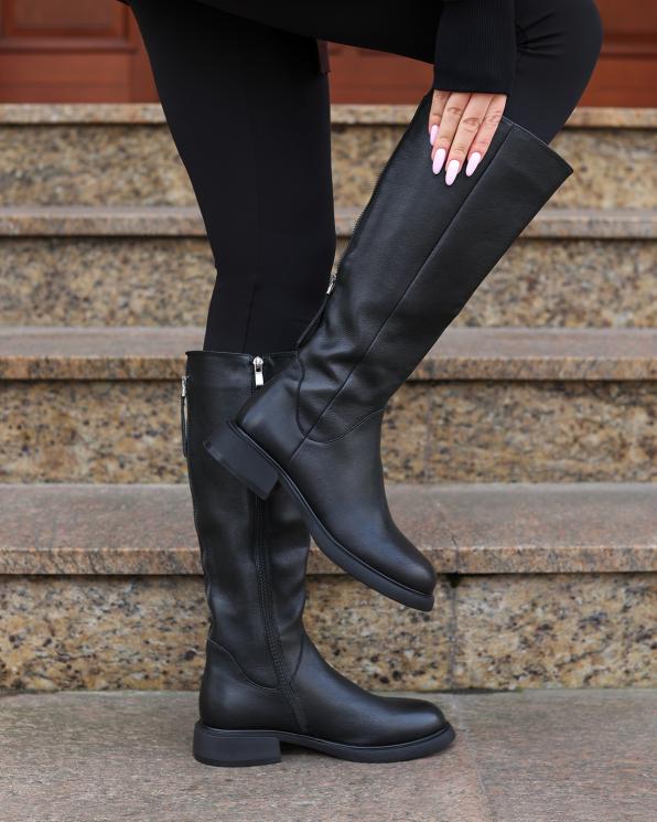 Czarne kozaki damskie skórzane na niskim obcasie 131-25-738-CZARN