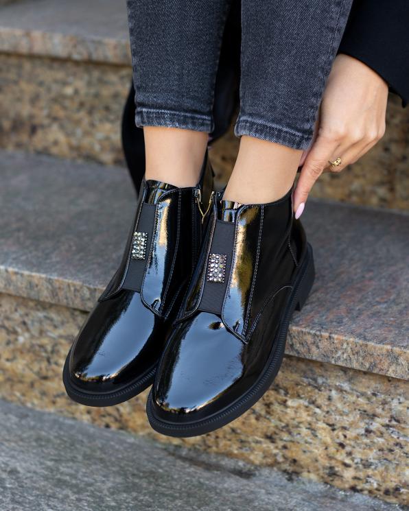 Czarne botki damskie ze skóry lakierowanej na niskim obcasie 131-911-25-CZARN