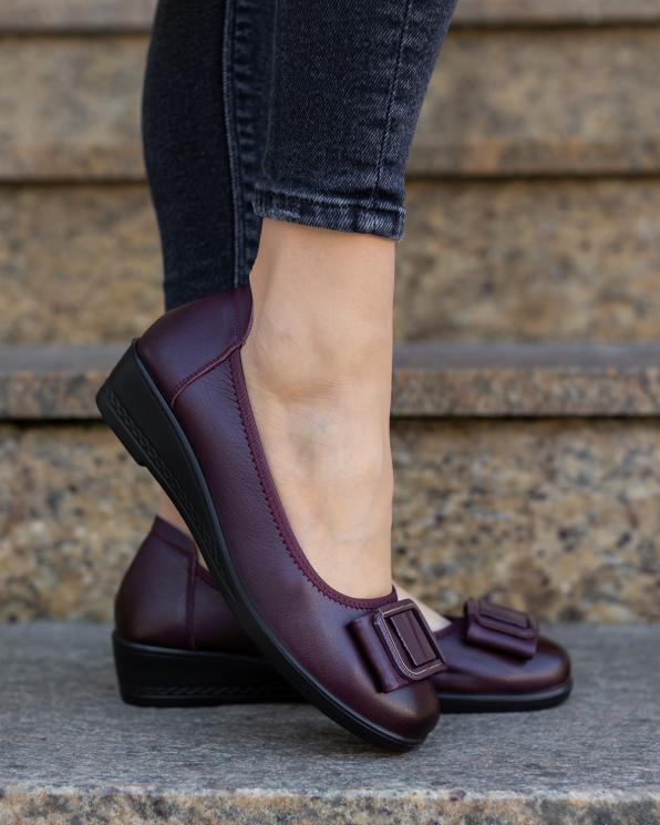 Bordowe baleriny damskie ze skóry licowej na koturnie 057-9-5200-BORDO