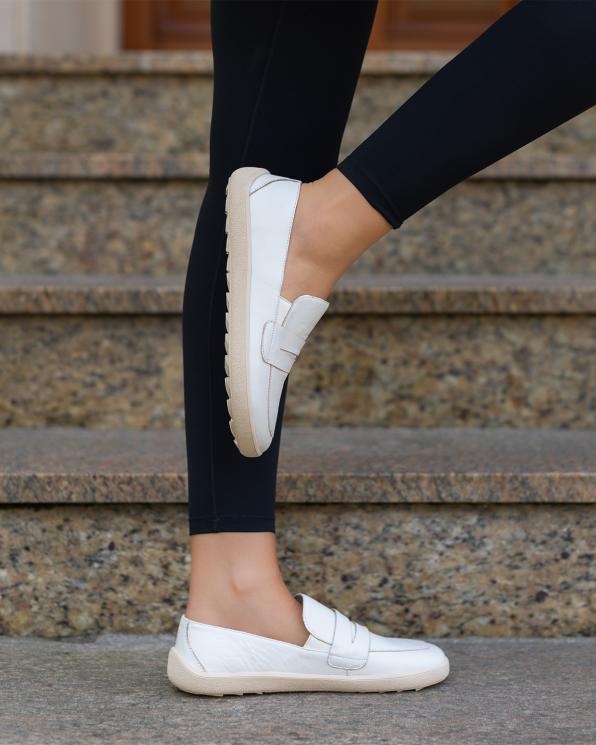 Białe mokasyny damskie z naturalnej skóry licowej barefoot  148-34062-BEŻ