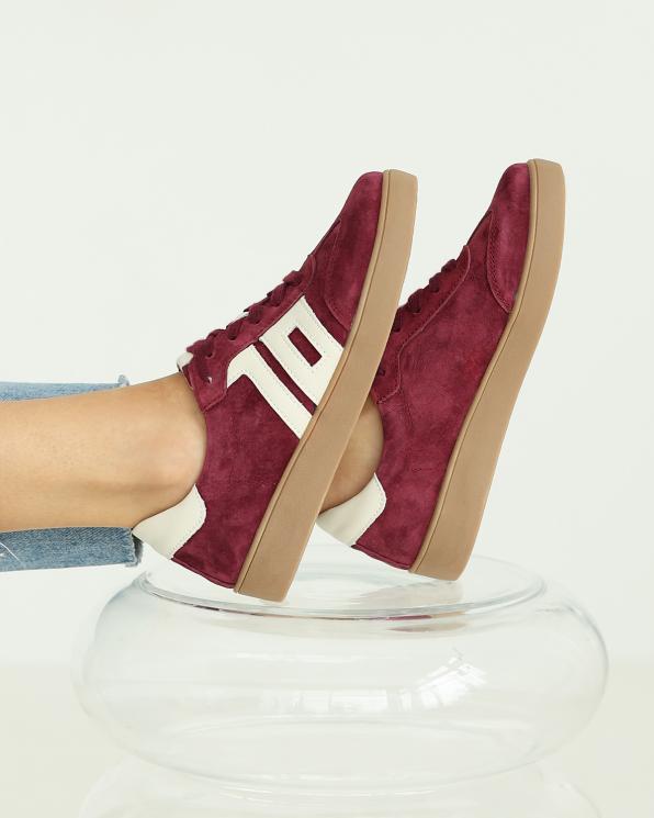 Bordowe trampki damskie z naturalnej skóry zamszowej 105-75597-BORDO
