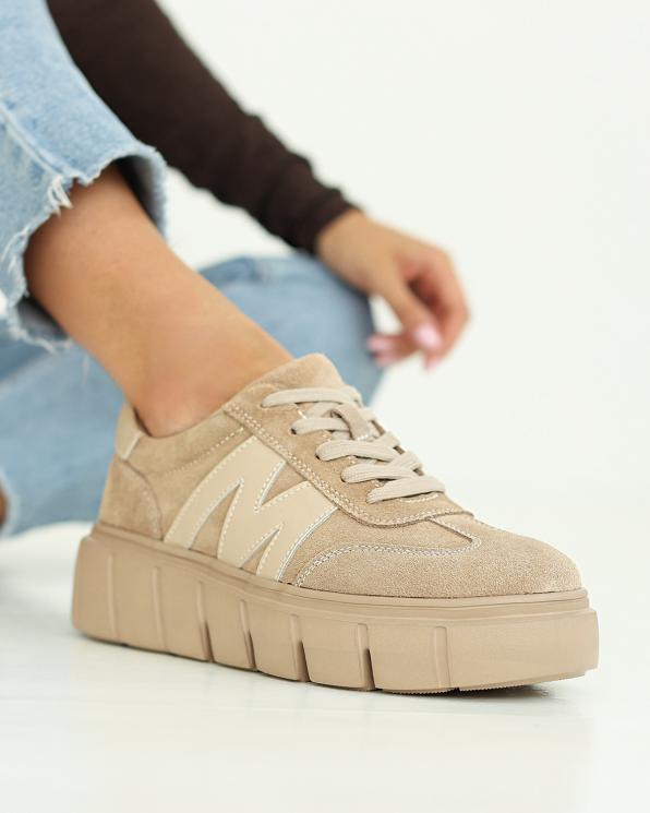 Beżowe adidasy damskie sznurowane ze skóry zamszowej 105-16597-BEŻ